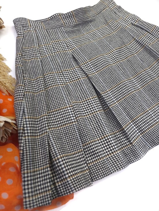 Free Assembly Dresses & Skirts - Free Assembly Black, White and Brown Plaid Pleated Mini Skirt Sz 6